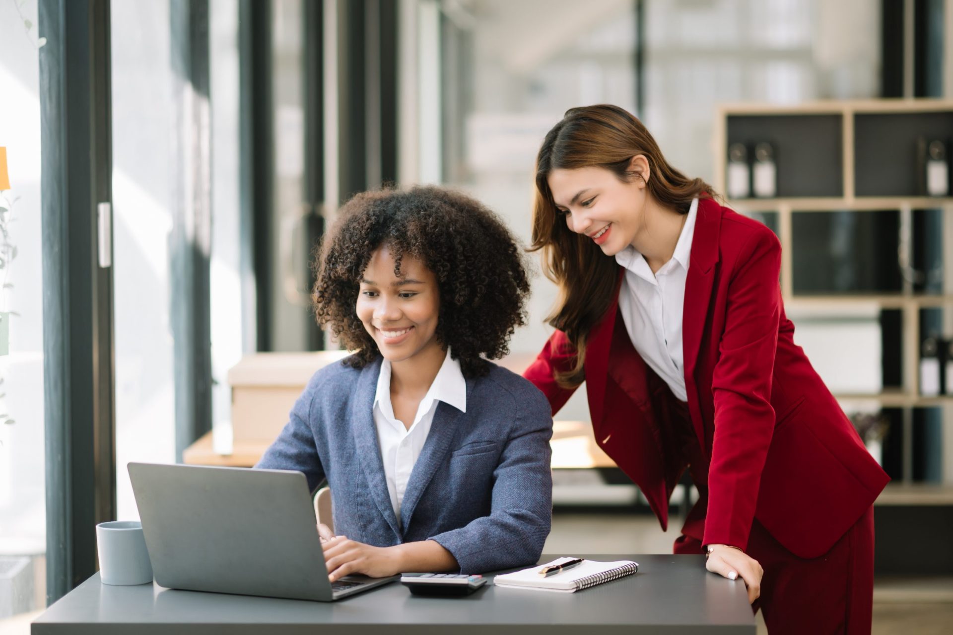 Consultors treballant a l'oficina
